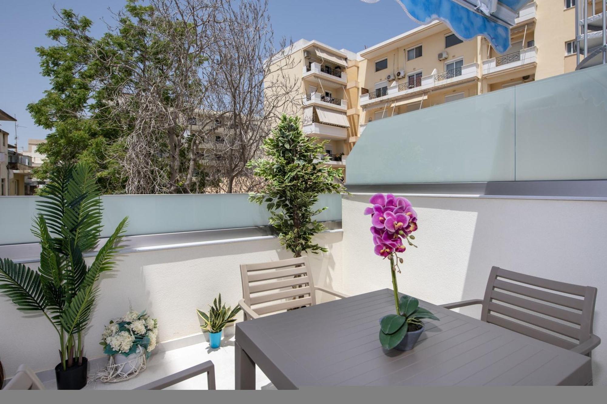 Cherry Central Luxury Suites La Canea Esterno foto