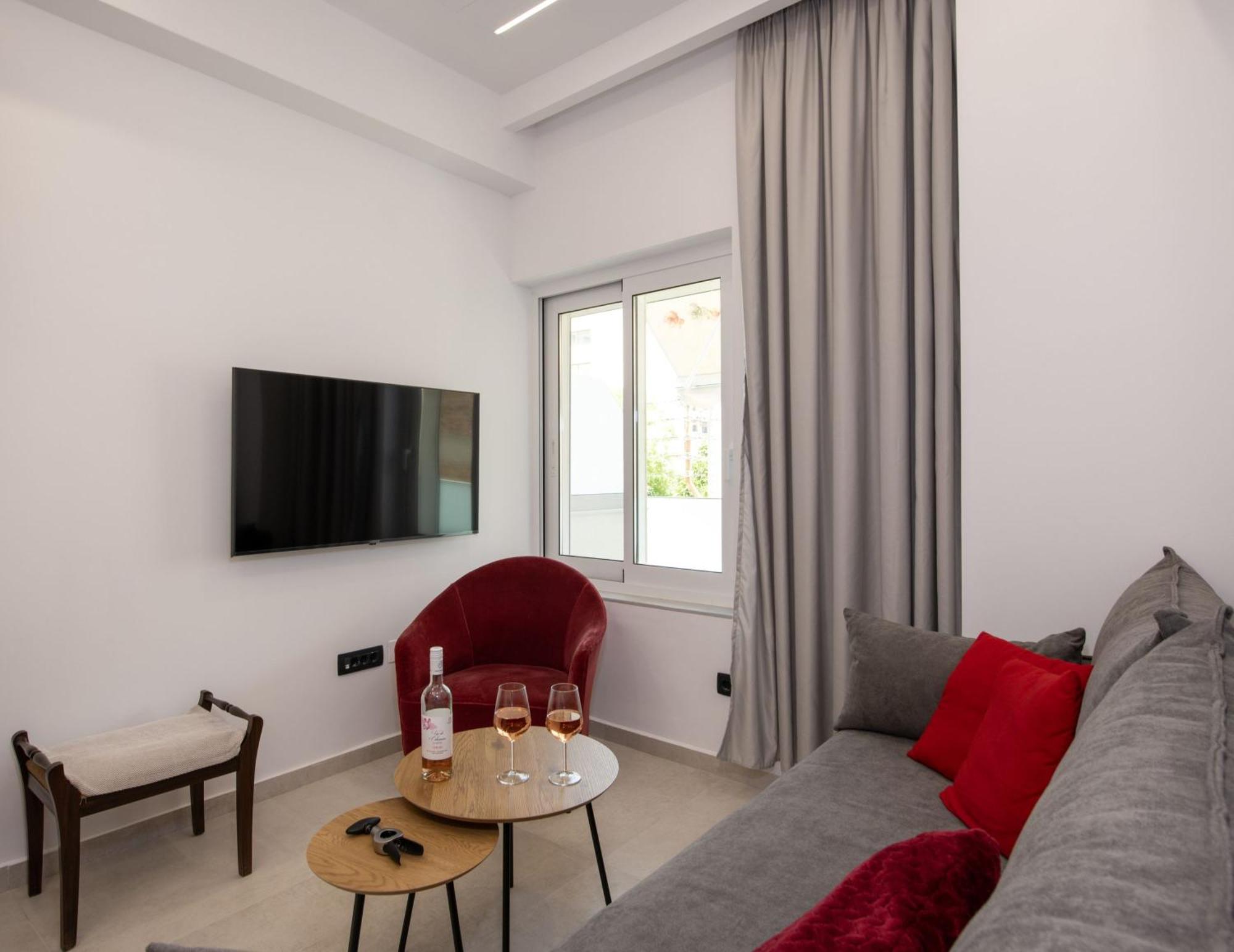 Cherry Central Luxury Suites La Canea Esterno foto