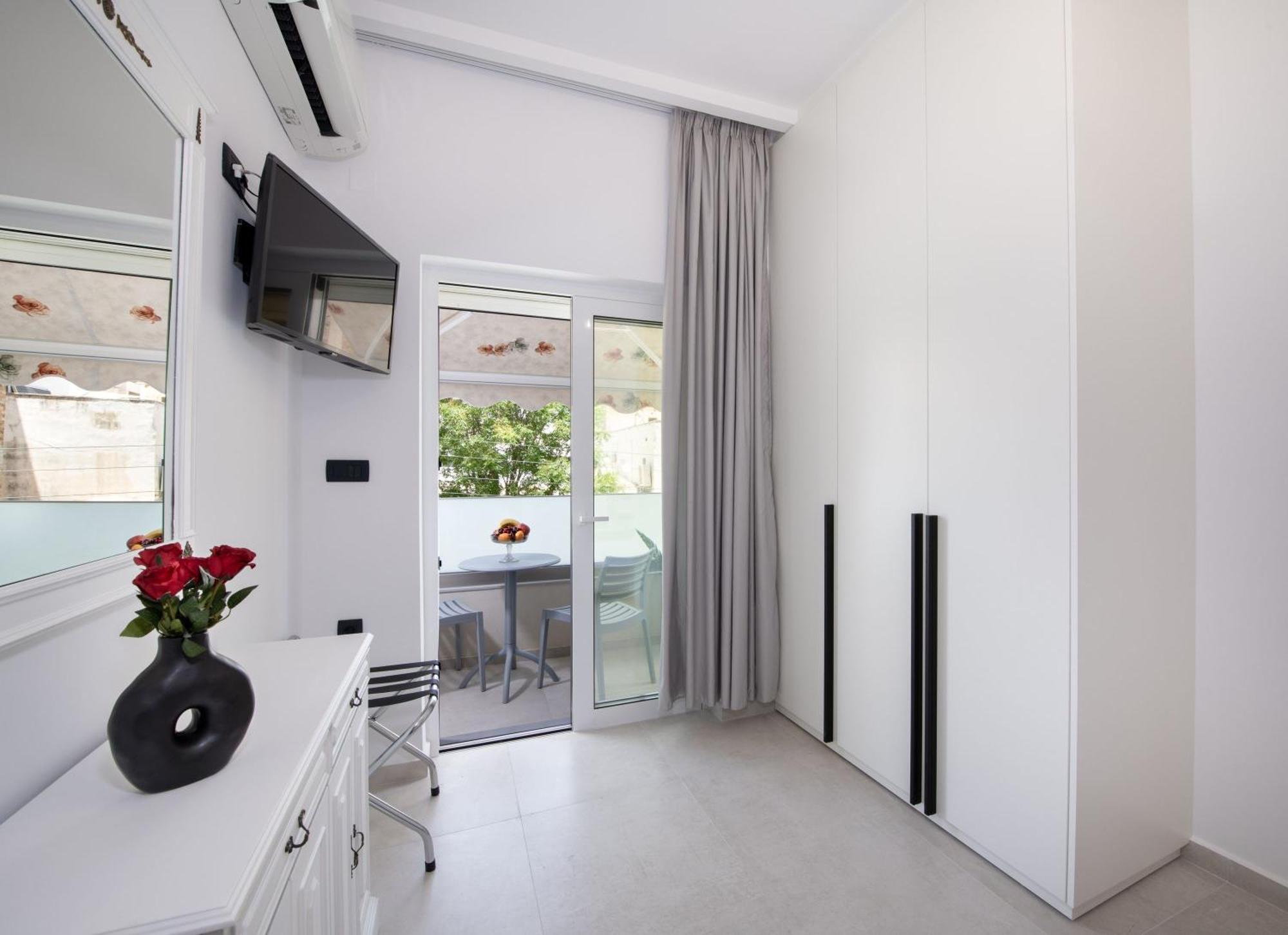 Cherry Central Luxury Suites La Canea Esterno foto