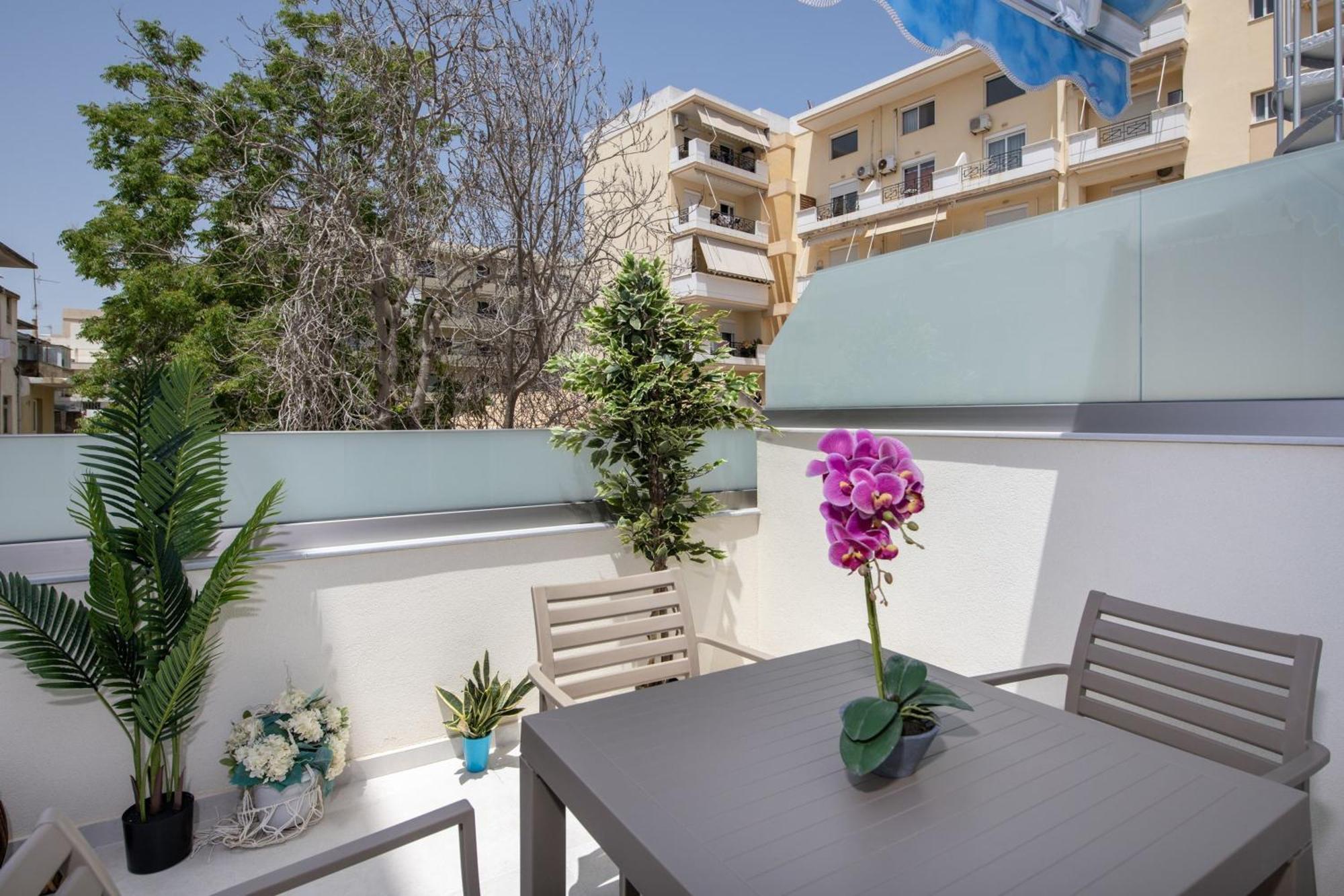 Cherry Central Luxury Suites La Canea Esterno foto